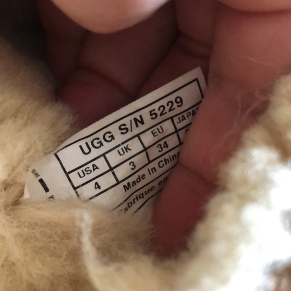 Girls size 4 tall mid-calf UGG 👢 - Picture 5 of 5